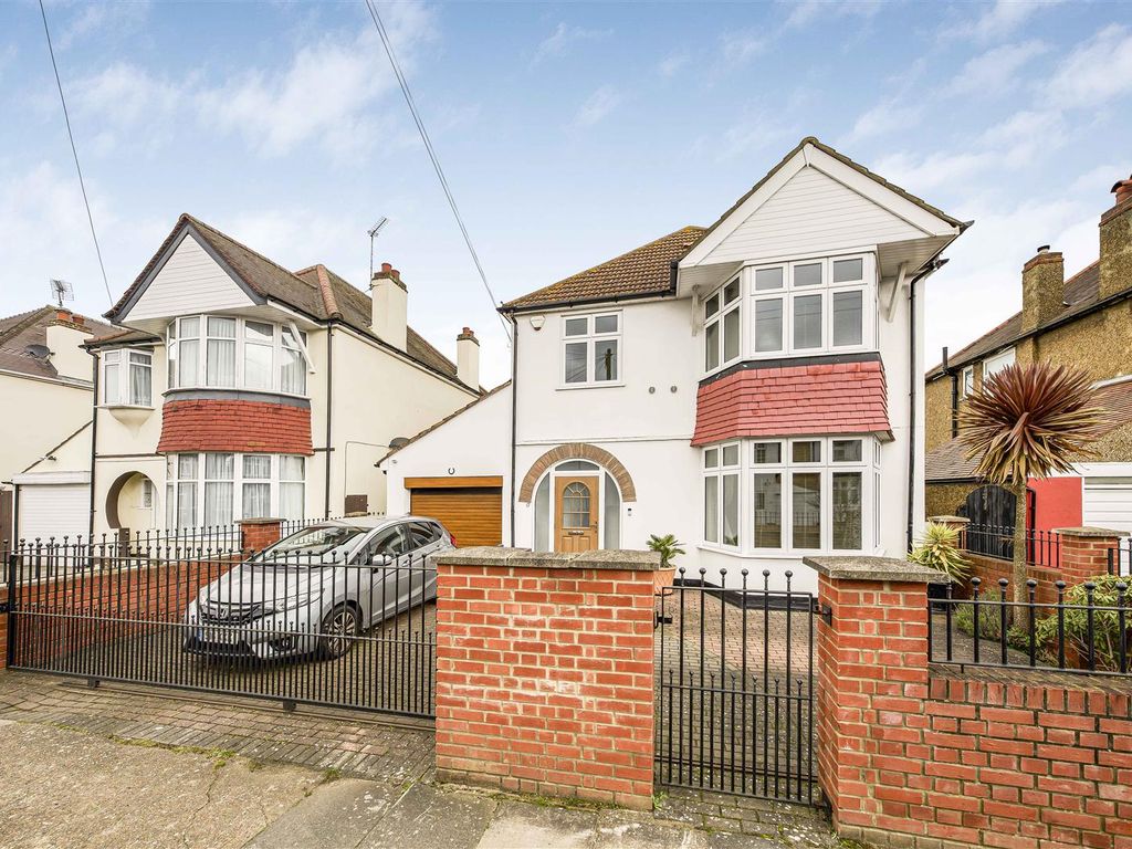 4 bed detached house for sale in Alderney Avenue, Hounslow TW5, £