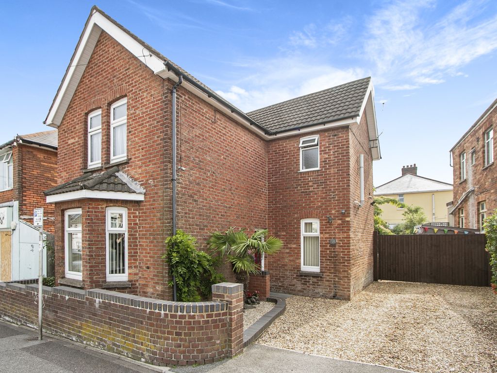 3 bed detached house for sale in Sea View Road, Poole BH12, £375,000
