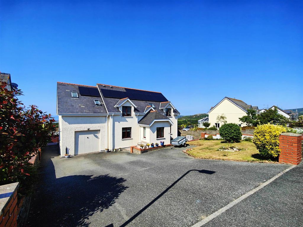 4 bed flat for sale in Heol Caradog, Fishguard SA65 Zoopla