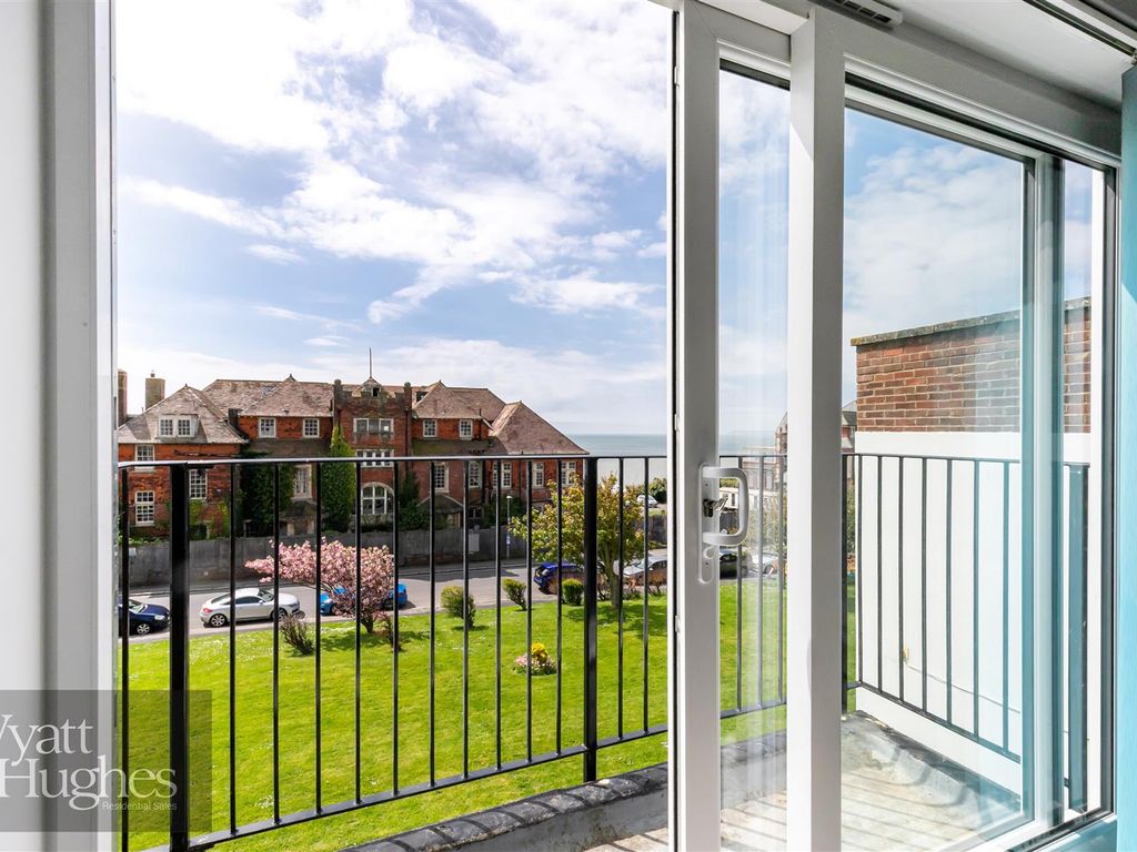 2 bed flat for sale in West Hill Road, St. LeonardsOnSea TN38, £