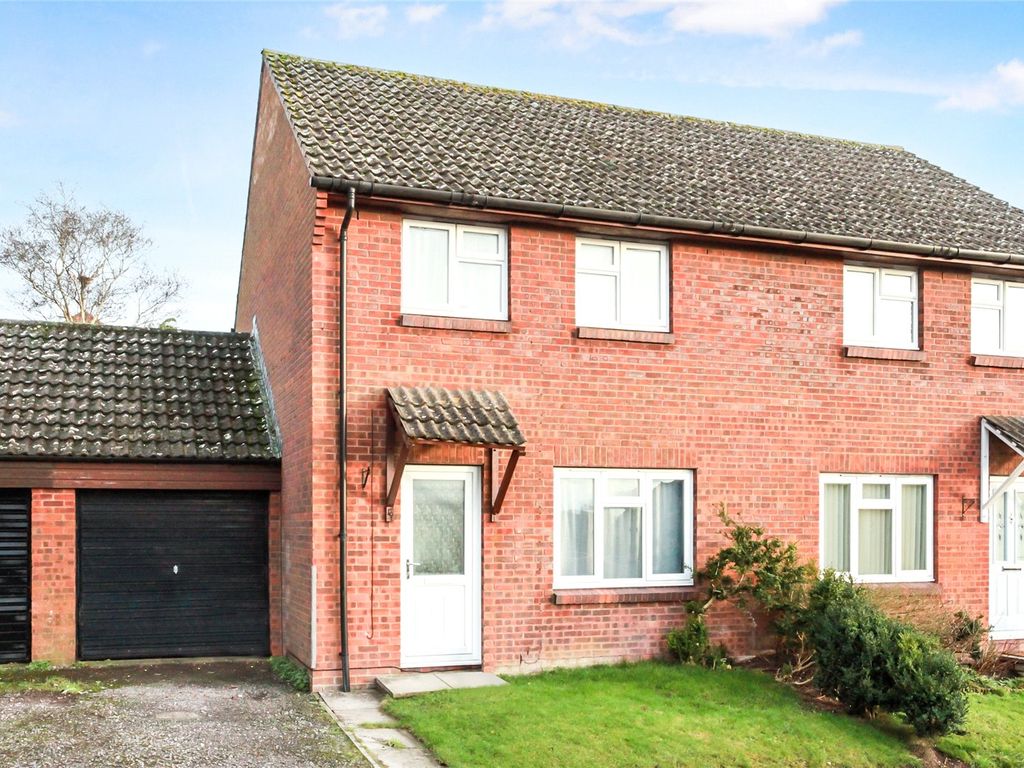 3 bed semidetached house for sale in Elizabeth Drive, Devizes