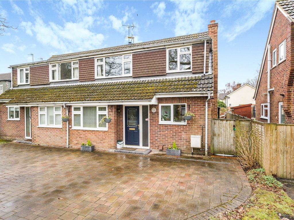 4 bed semidetached house for sale in West End Road, Mortimer Common
