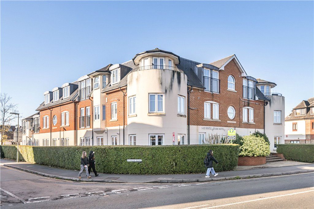 2 bed flat for sale in Station Road, Egham, Surrey TW20, £275,000 Zoopla