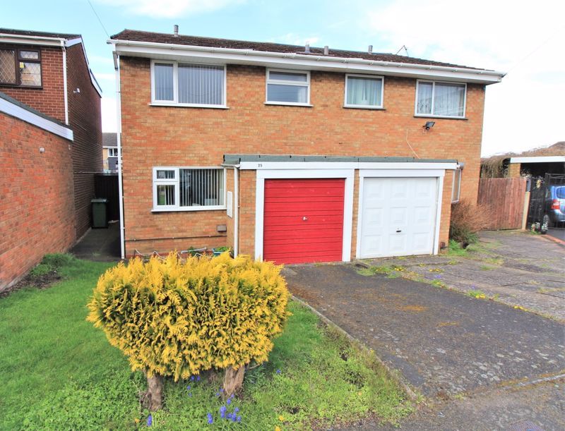 3 bed semidetached house for sale in Butterworth Close, Hurst Hill