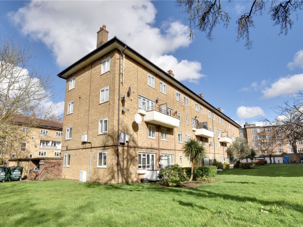 3 bed flat for sale in Paynell Court, Lawn Terrace, Blackheath, London