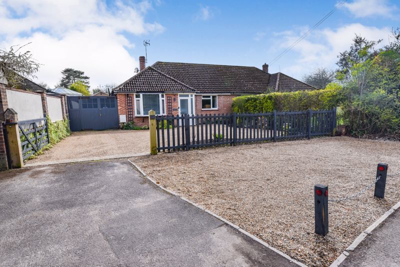 2 bed semidetached bungalow for sale in Anmore Road, Denmead