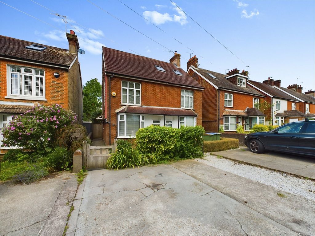 3 bed semidetached house for sale in Crawley Road, Horsham RH12, £