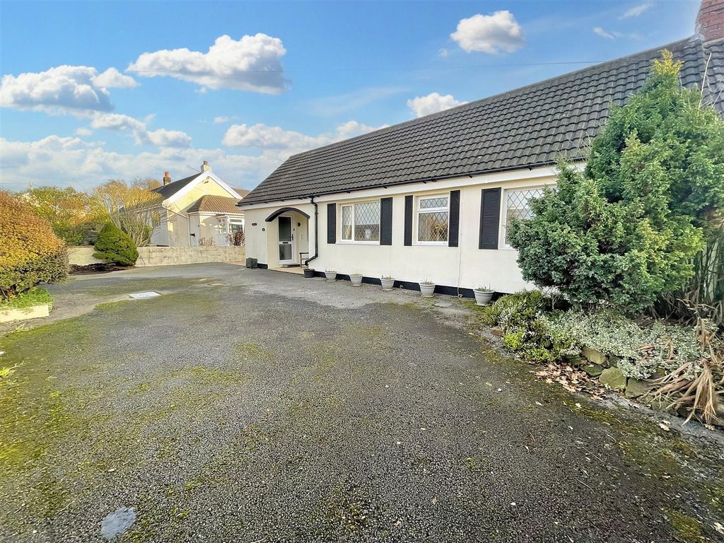 3 bed semidetached bungalow for sale in Carway, Kidwelly SA17, £