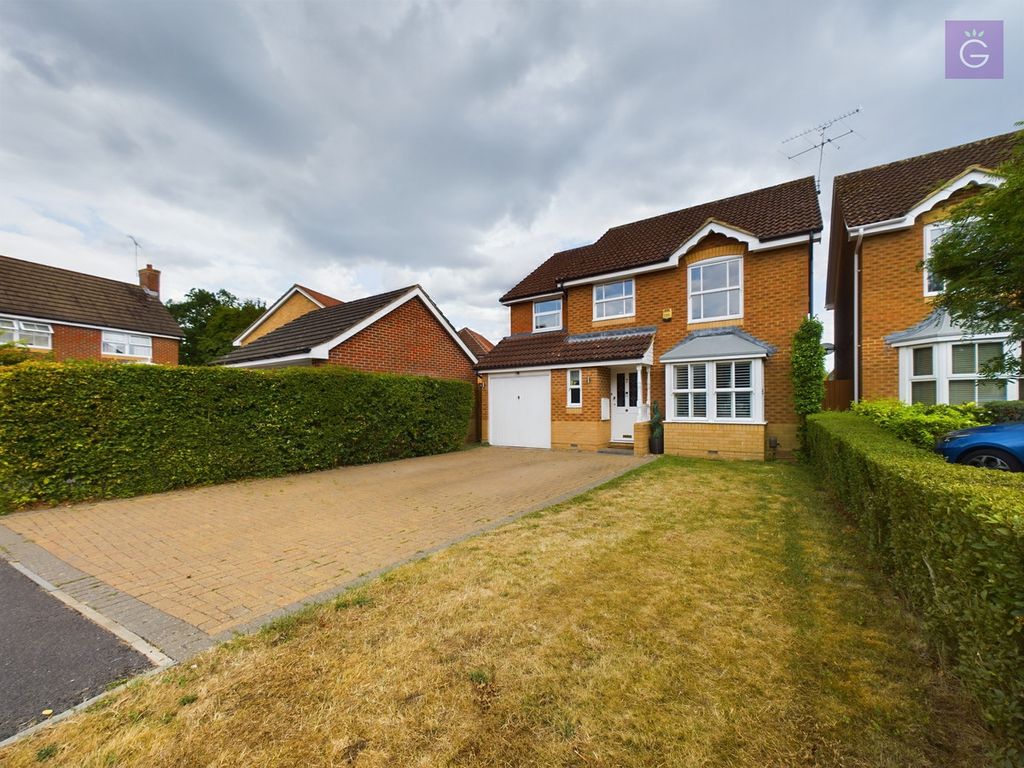 5 bed detached house for sale in Master Close, Woodley RG5 Zoopla