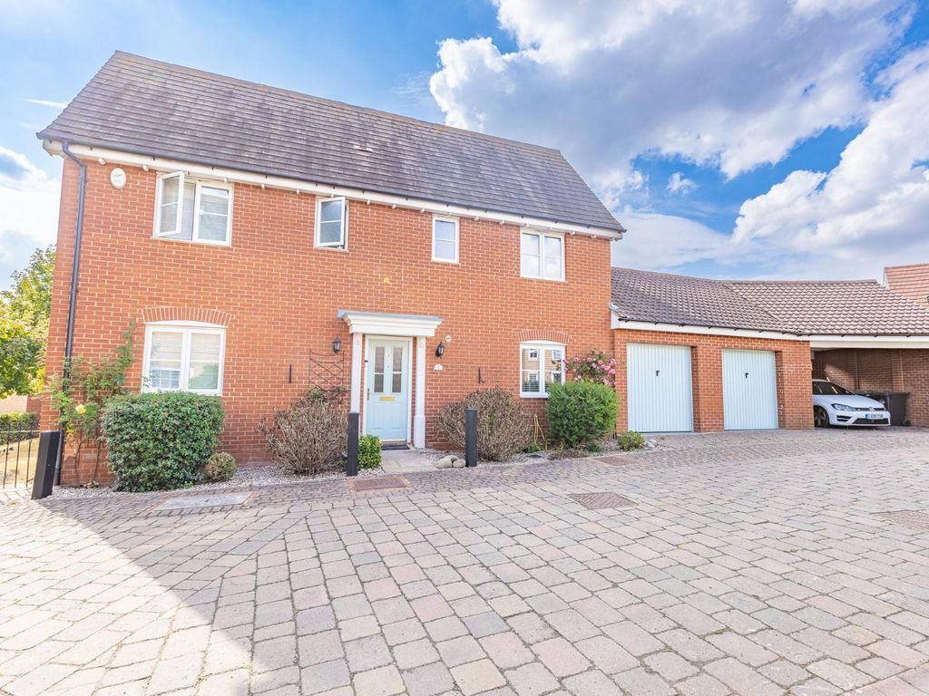 4 bed detached house for sale in Davies Way, Flitch Green, Dunmow CM6