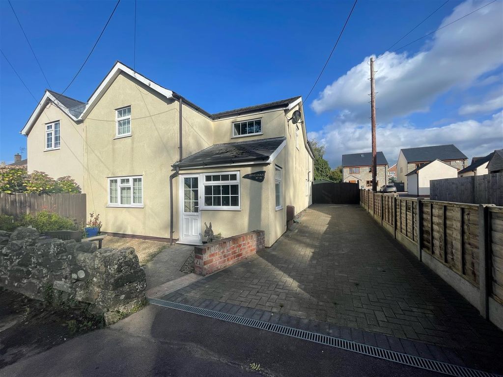 4 bed semidetached house for sale in Grove Road, Berry Hill, Coleford