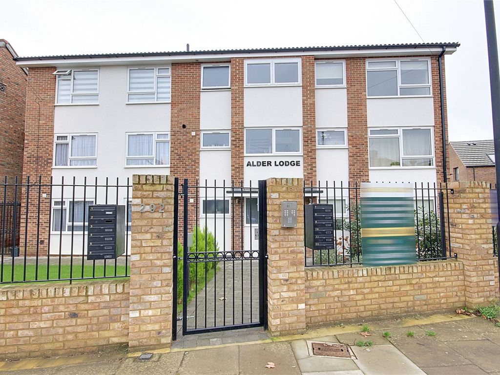 2 bed flat for sale in Bury Street West, London N9, £200,000 Zoopla