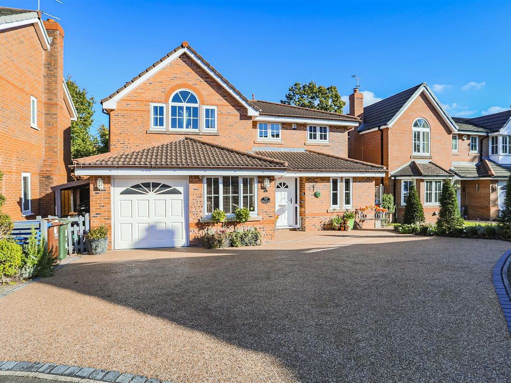 4 bed detached house for sale in Farm House Close, WhittleLeWoods