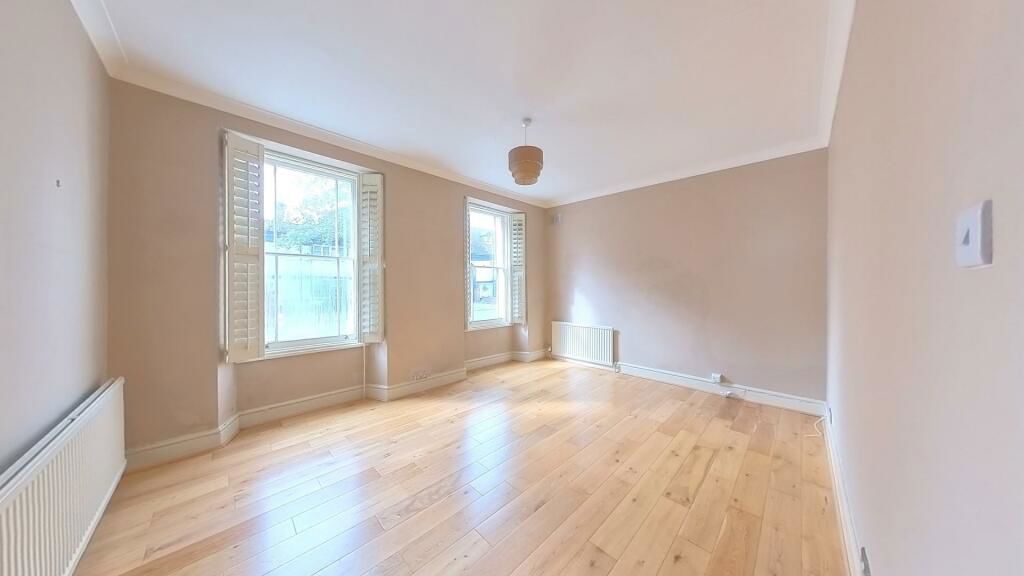 2 bed flat for sale in Park Street, Colnbrook, Slough SL3, £135,000