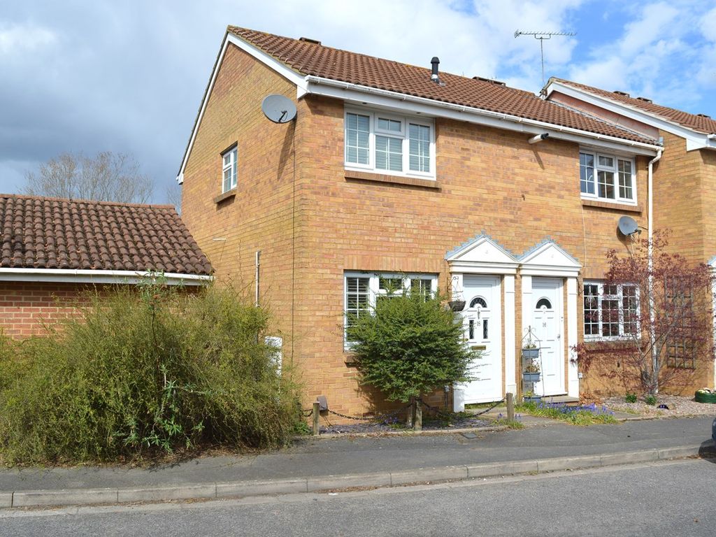 2 bed end terrace house for sale in Finnart Close, Weybridge KT13 Zoopla