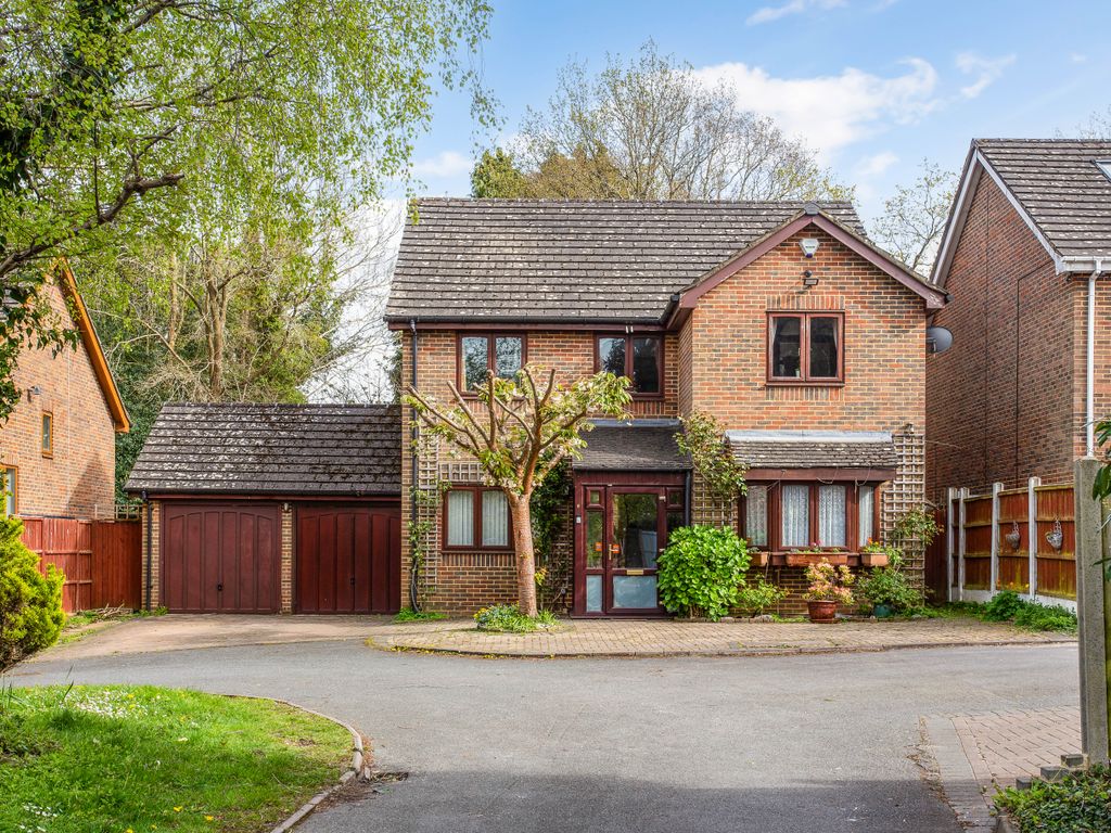 5 bed detached house for sale in Glendale Rise, Kenley CR8, £800,000