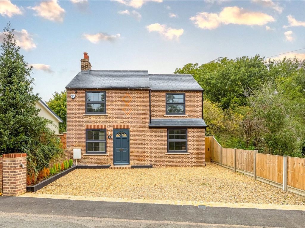 4 bed detached house to rent in Kensworth Road, Studham, Dunstable