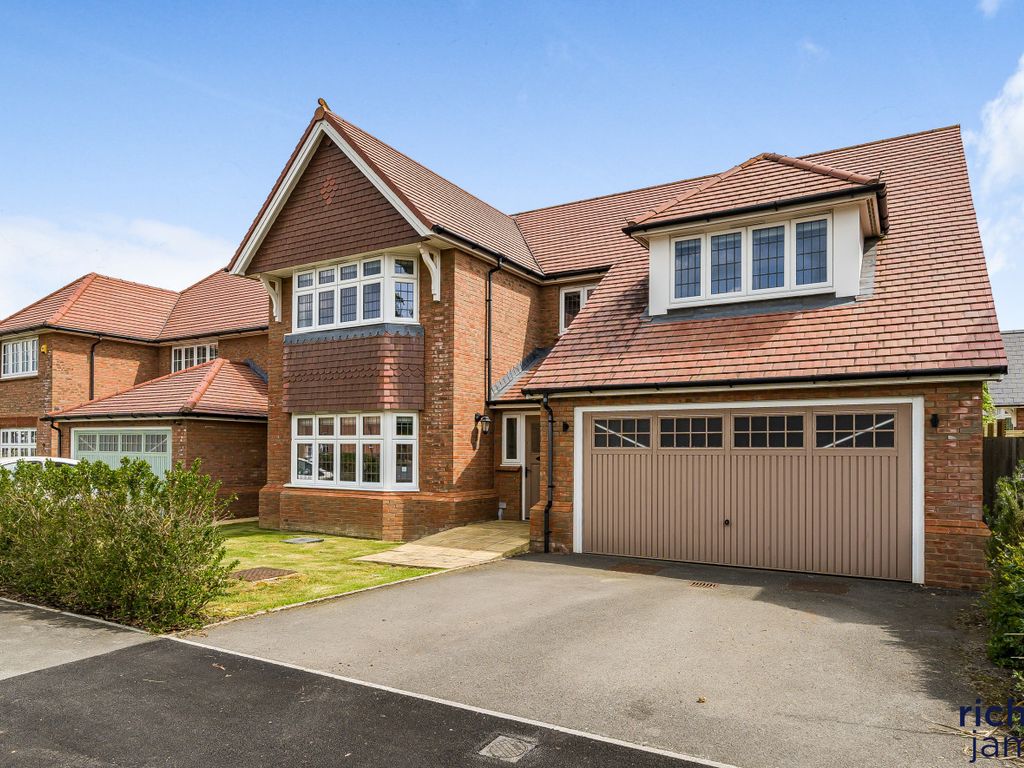 5 bed detached house for sale in Biddestone Avenue, Coate, Swindon