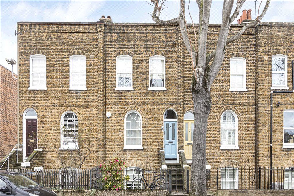 4 bed terraced house for sale in Lynton Road, London SE1, £1,100,000