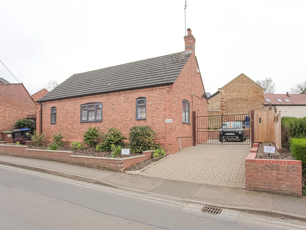 4 bed detached house for sale in Station Road, Woodford Halse, Daventry