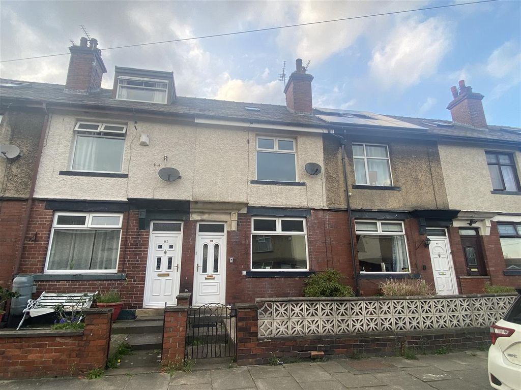 3 bed terraced house to rent in First Street, Low Moor, Bradford BD12