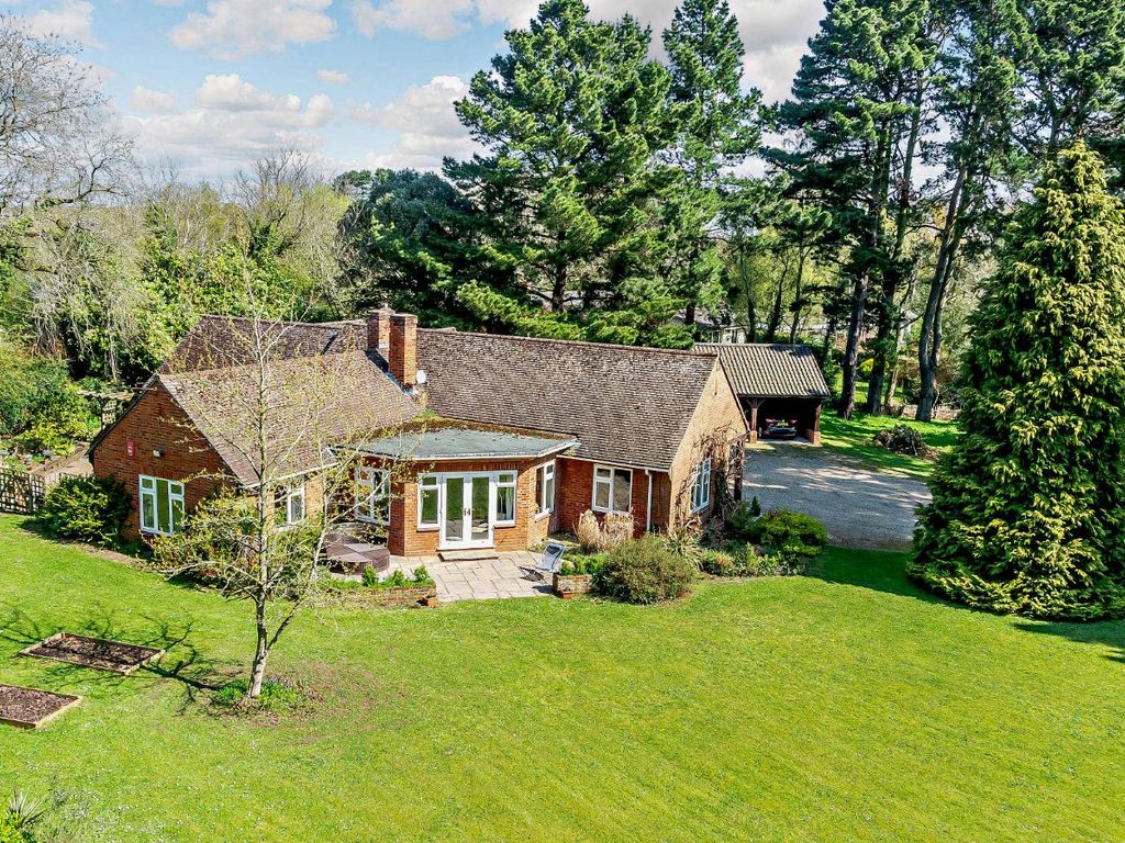 4 bed bungalow for sale in Broomheath, Woodbridge, Suffolk IP12 Zoopla