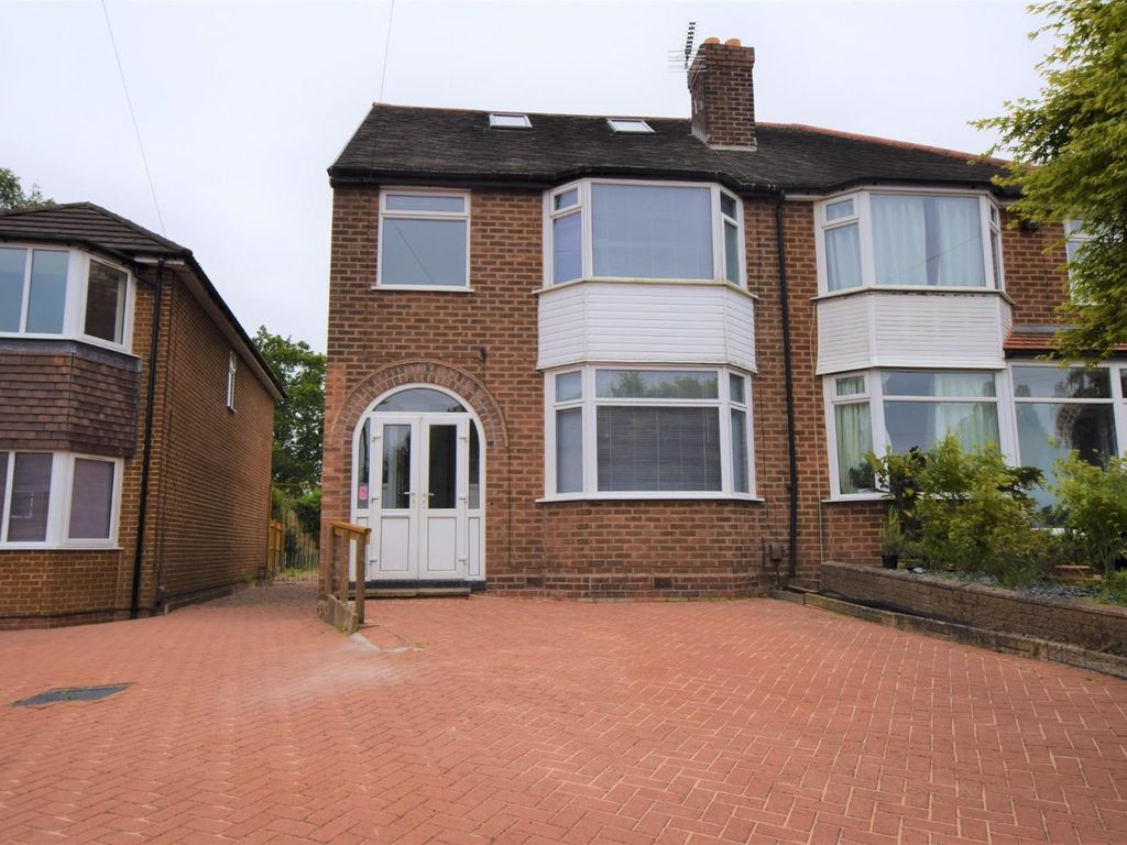 4 bed semidetached house for sale in Coppice View Road, Sutton