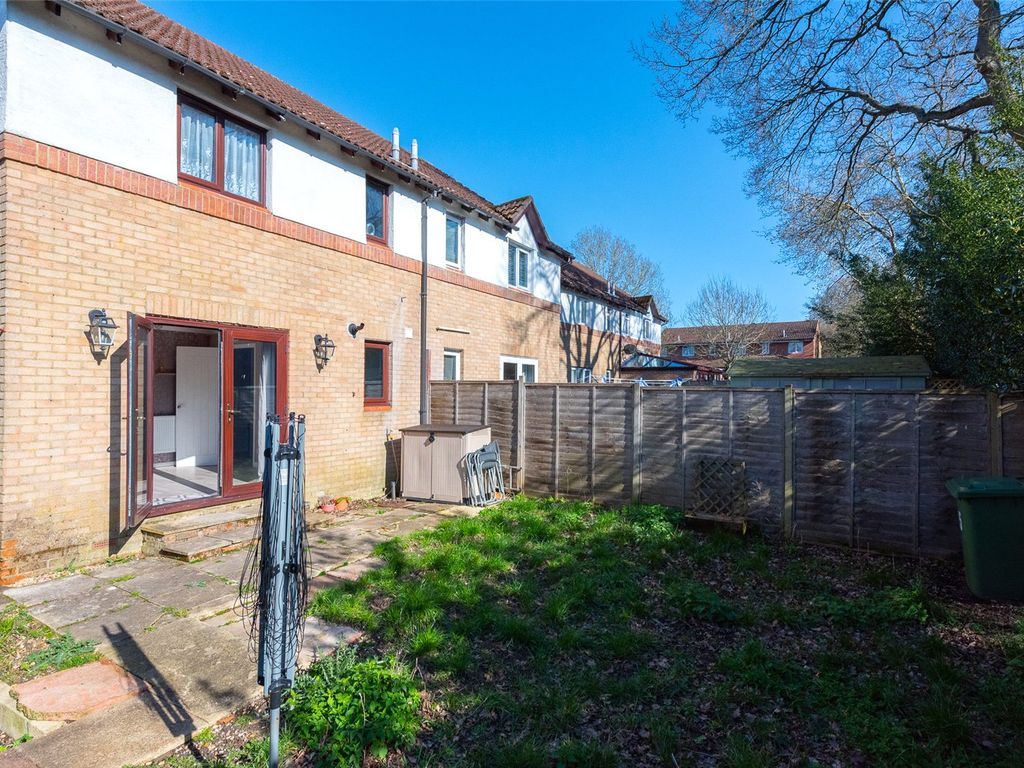 1 bed terraced house to rent in Crookham Close, Tadley, Hampshire RG26
