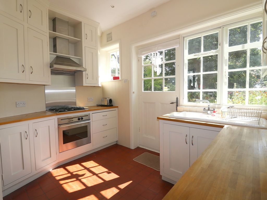 2 bed semidetached house to rent in Fowlers Walk, Ealing, London. W5