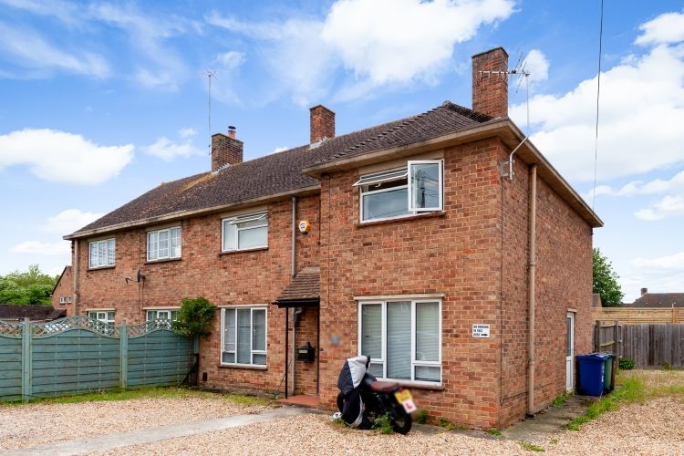 Room to rent in Buckingham Road, Bicester OX26, £895 pcm Zoopla