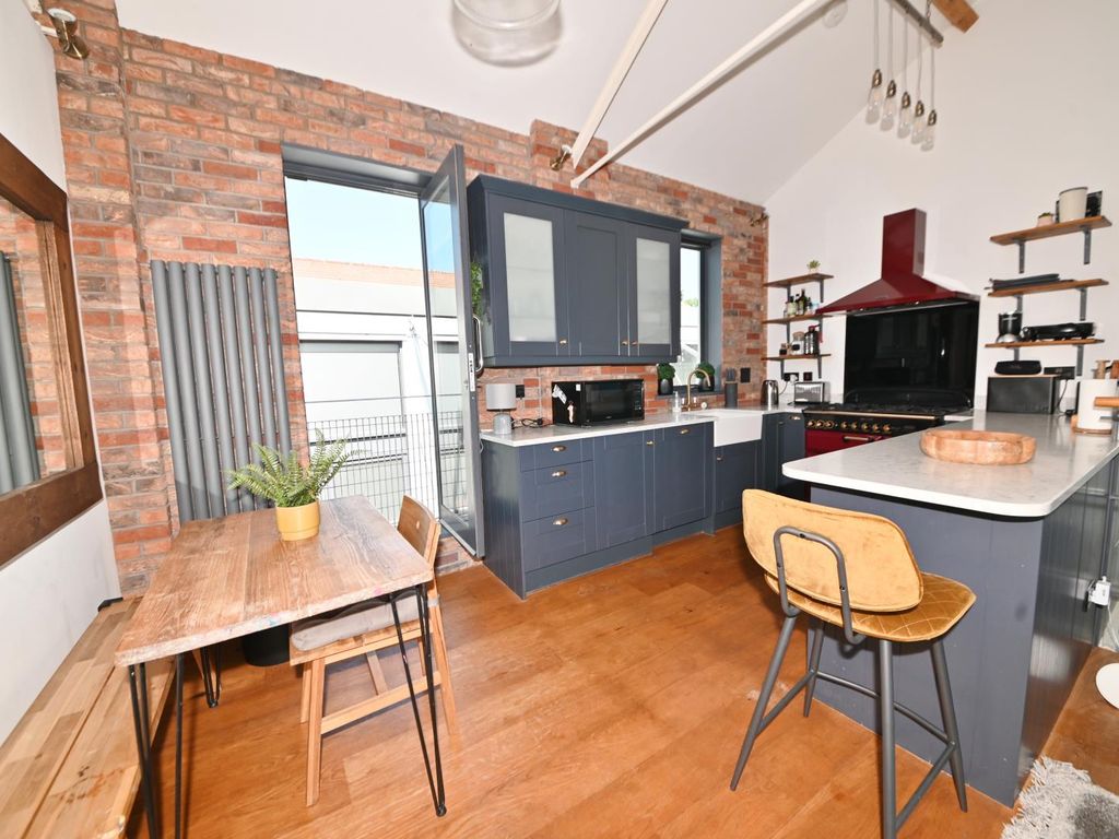 3 bed mews for sale in Gould Road, Twickenham TW2, £645,000 Zoopla