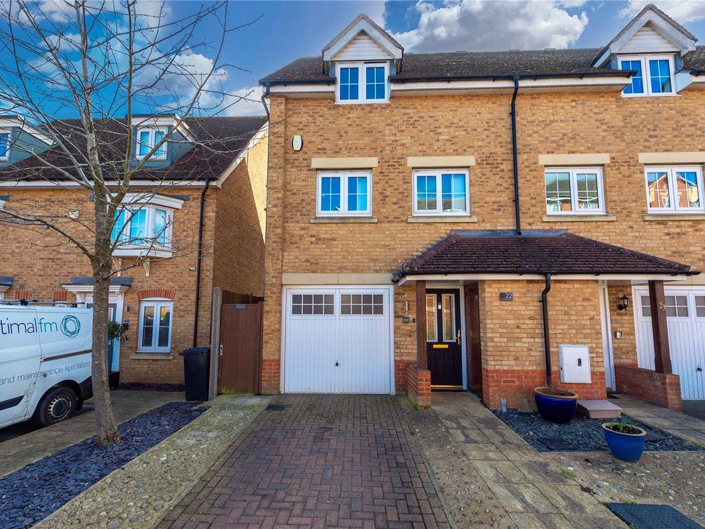 3 bed end terrace house for sale in Watling Gardens, Dunstable