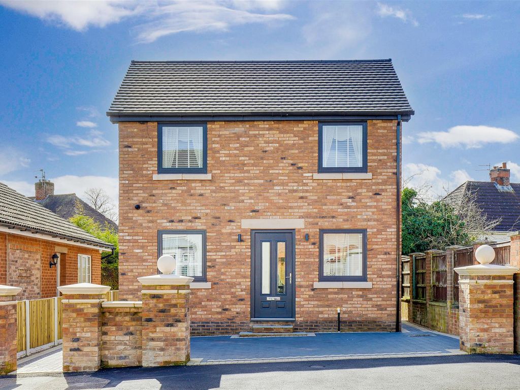 3 bed detached house for sale in Beardall Street, Hucknall