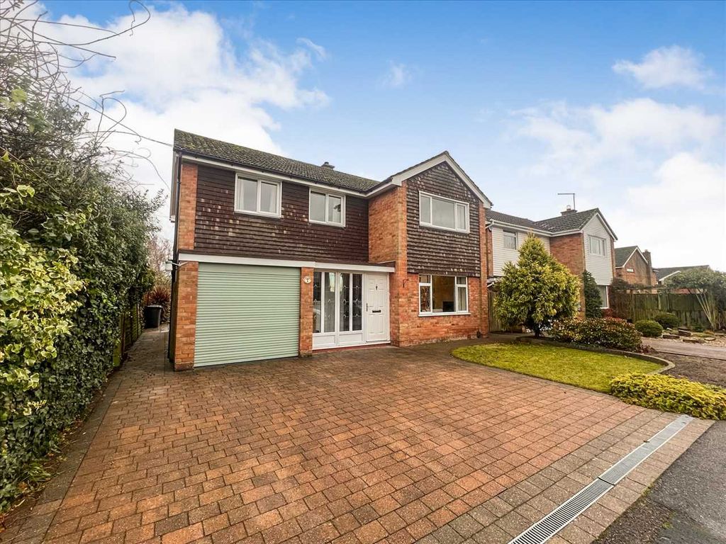 4 bed detached house for sale in Hillcrest Road, Keyworth, Nottingham