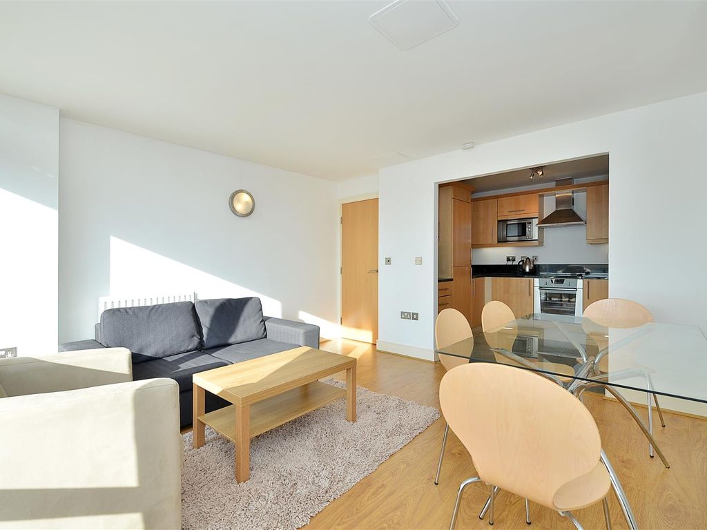 1 bed flat to rent in Gainsborough House, Cassilis Road E14, £1,900 pcm