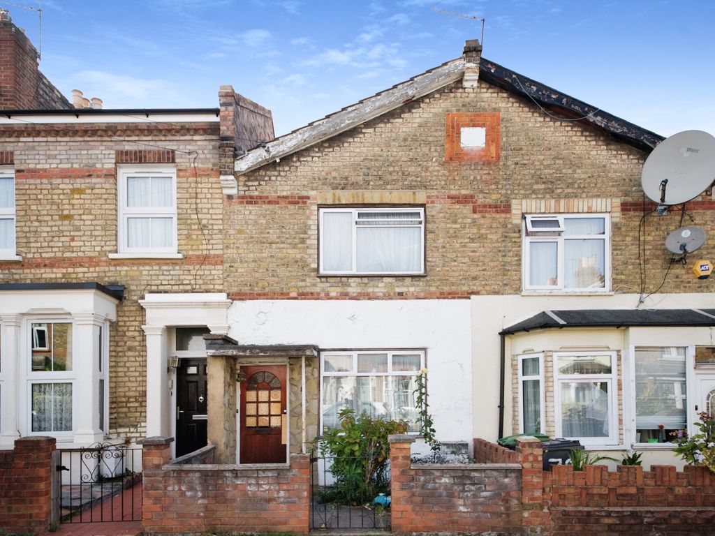 2 bed detached house for sale in Queens Road, London N11, £500,000 Zoopla