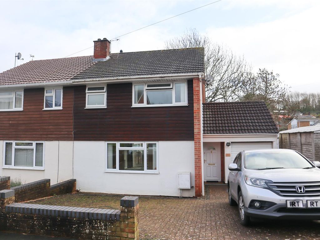 3 bed property to rent in Crockerne Drive, Pill, Bristol BS20, £1,400