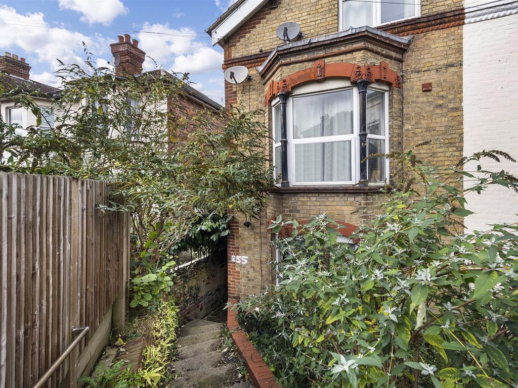 Studio to rent in Upper Grosvenor Road, Tunbridge Wells TN1, £650 pcm