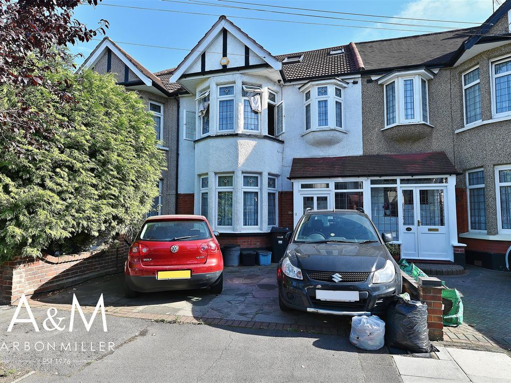5 bed semidetached house for sale in Kenwood Gardens, Ilford IG2, £