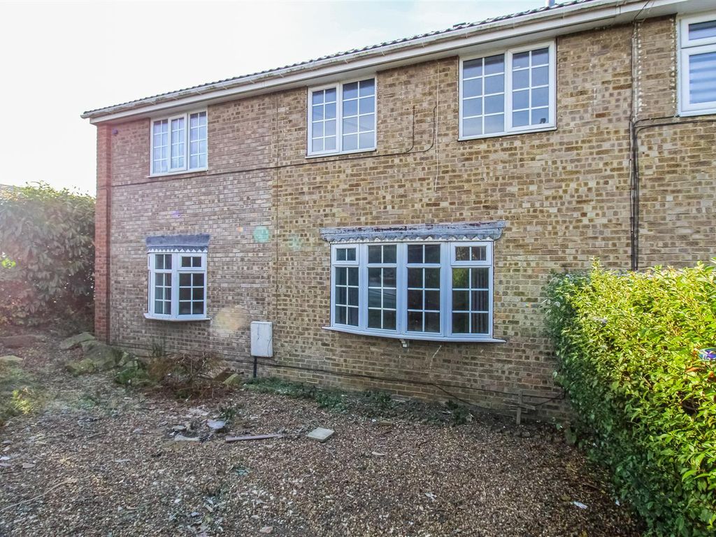 5 bed semidetached house for sale in Green Lane Close, Overton