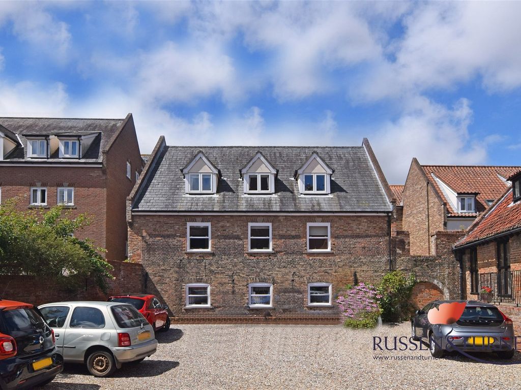 2 bed flat for sale in South Quay, King's Lynn PE30, £99,995 Zoopla