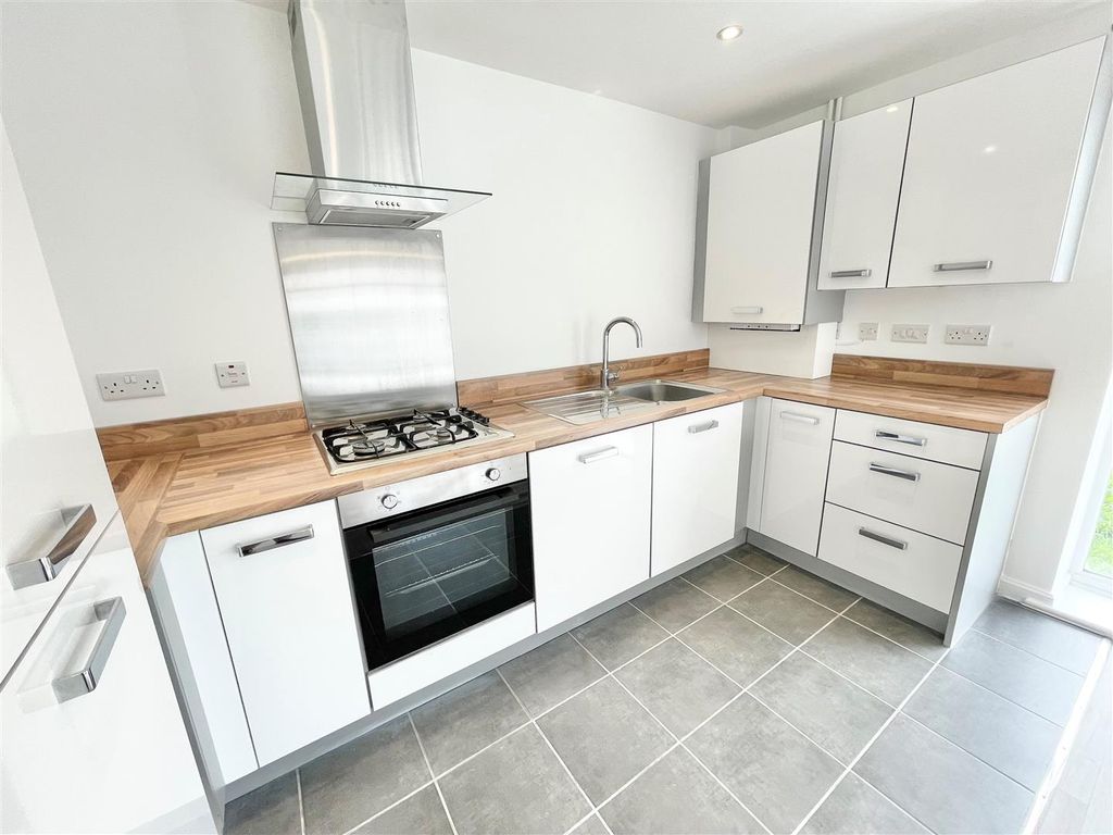 2 bed flat to rent in Hitchings Leaze, Charlton Hayes, Bristol BS34