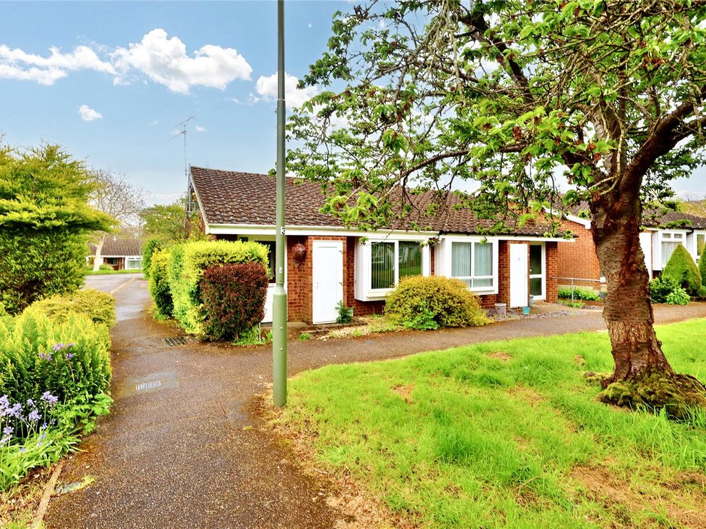 2 bed bungalow for sale in Semper Close, Knaphill, Woking, Surrey GU21