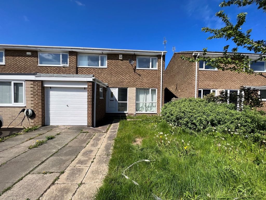 3 bed semidetached house for sale in Glencoe, Killingworth, Newcastle
