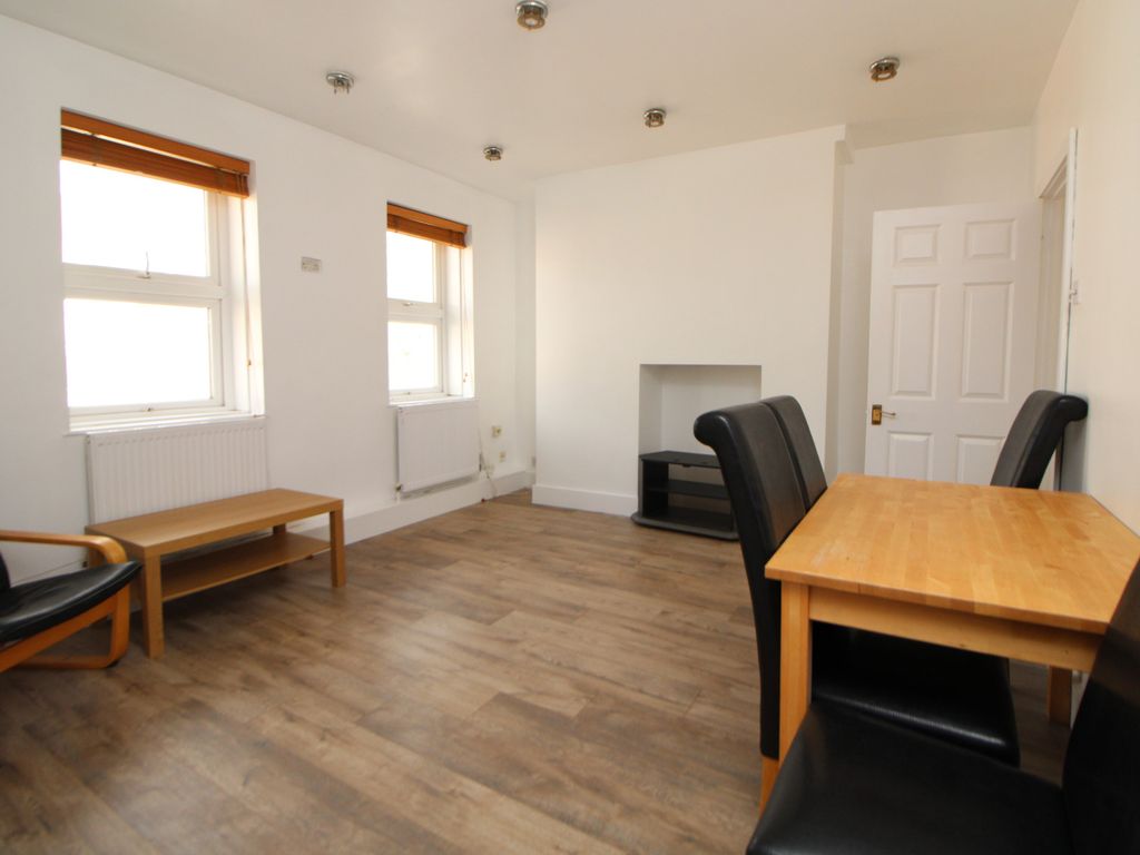 3 bed flat to rent in West Ham, London E15, £2,250 pcm Zoopla