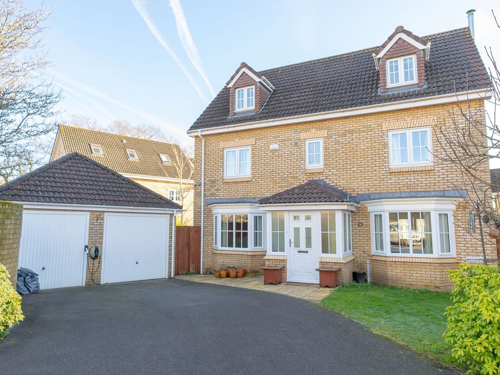 5 bed detached house for sale in Grayson Way, Llantarnam NP44, £500,000