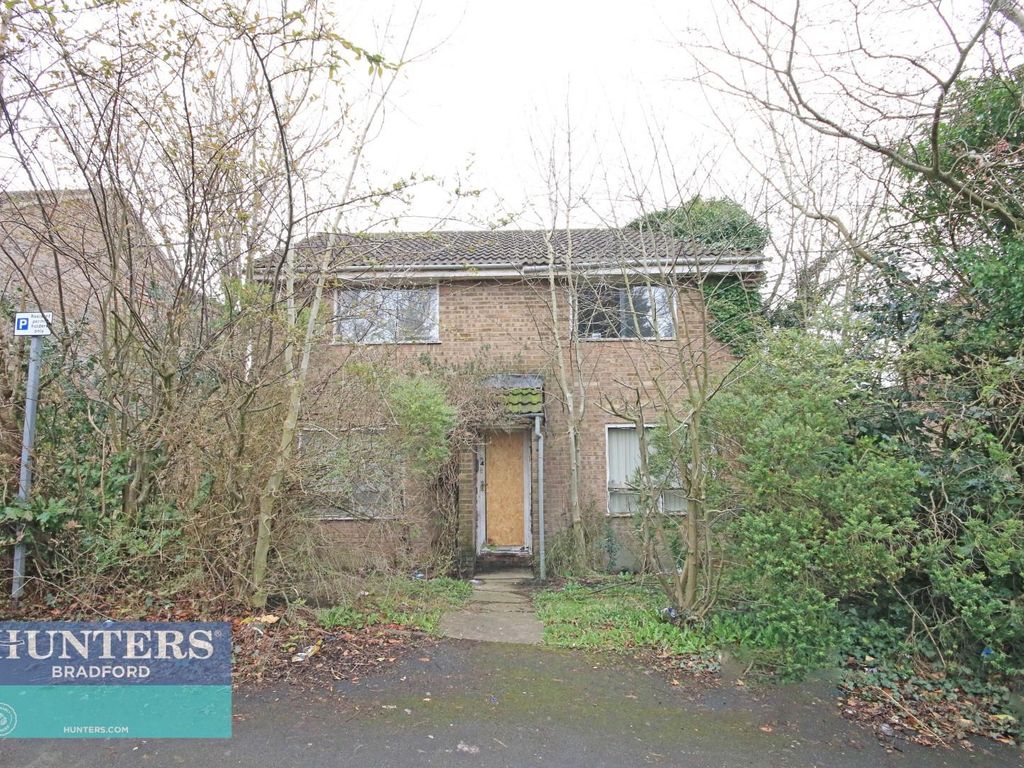 4 bed detached house for sale in Southdown Close, Bradford, West