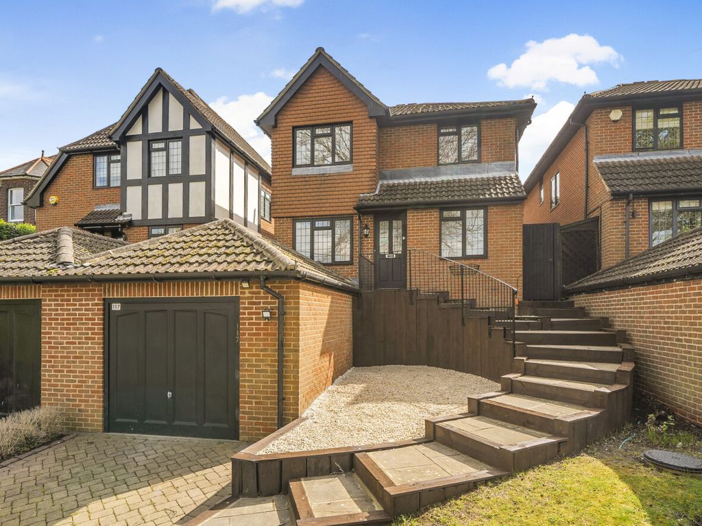 4 bed detached house for sale in Glentrammon Road, Green Street Green