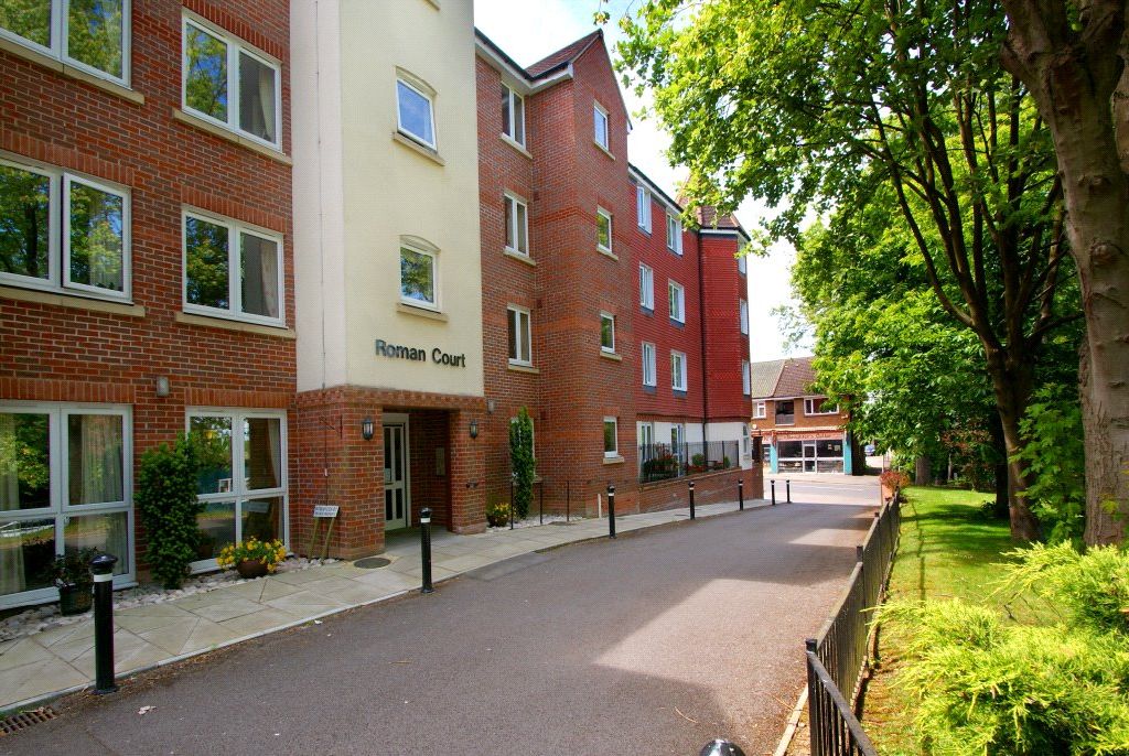 2 bed flat for sale in High Street, Edenbridge, Kent TN8, £40,000 Zoopla