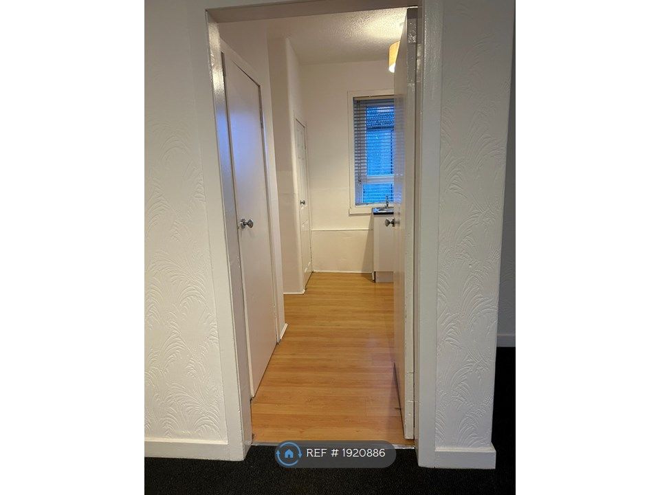 1 bed flat to rent in Old Avenue, Auchinleck, Cumnock KA18, £425 pcm